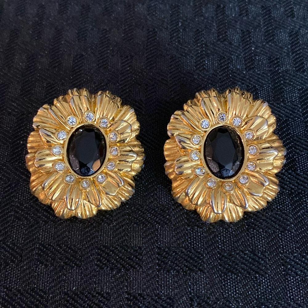 Vintage Kenneth J Lane for Avon Jeweled Flower Clip Earrings Goldtone Black J065